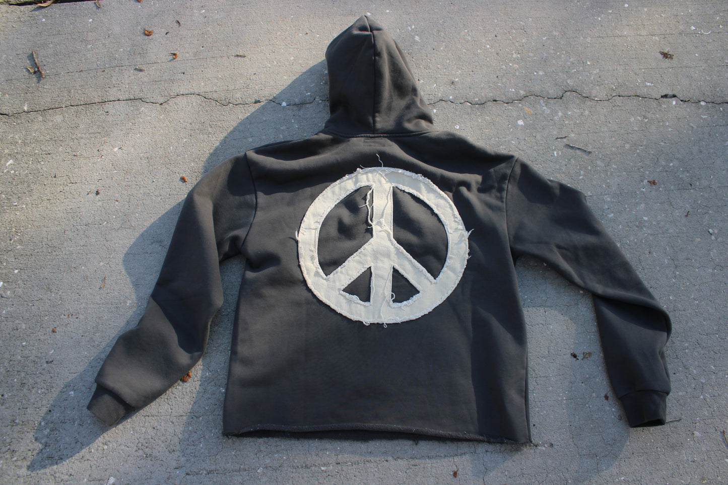 SANGUINESZN DISTRESSED EMBROIDERY “PEACE” HOODIE (GRAY)