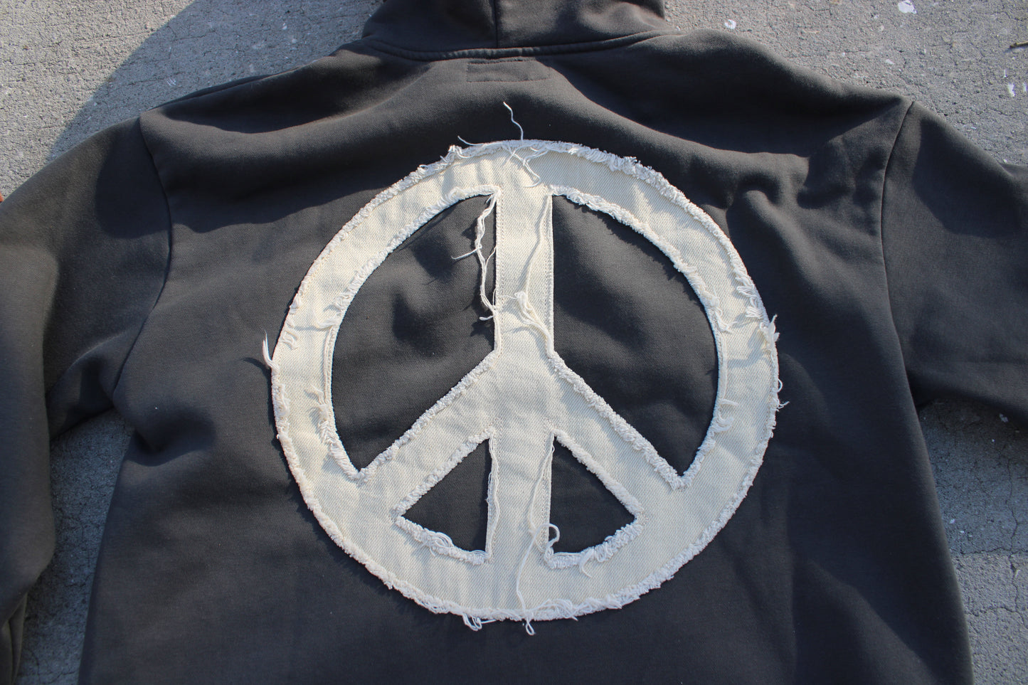 SANGUINESZN DISTRESSED EMBROIDERY “PEACE” HOODIE (GRAY)